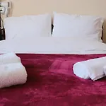 Mitikas فندق
